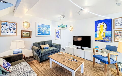 La Petite Maison du Golfe: Blauw, Zwembad, Samengesteld Materiaal, Schaduw, Toevlucht, Landgoed, Hacienda, Villa, Recreatiecentrum
