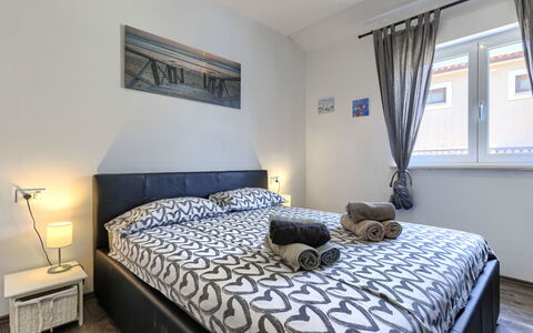 A.e.m: Meubilair, Bed, Interieur Ontwerp, Slaapkamer, Kamer, Verdieping, Laken, Bedding, Flooring, Linens