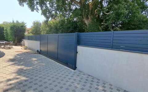 A.e.m: Blauw, Zwembad, Samengesteld Materiaal, Schaduw, Toevlucht, Landgoed, Hacienda, Villa, Recreatiecentrum