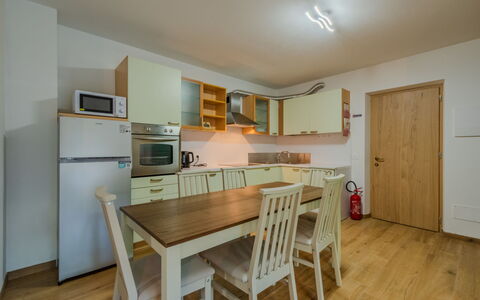 La Corona: Flooring, Interieur Ontwerp, Meubilair, Verdieping, Hout, Plafond, Houten Vloer, Cabinetry, Kamer, Keuken