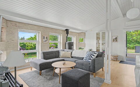 Annalina - 230M from the Sea: Hout, Verdieping, Meubilair, Huis, Flooring, Woonkamer, Bankstel, Interieur Ontwerp, Plafond