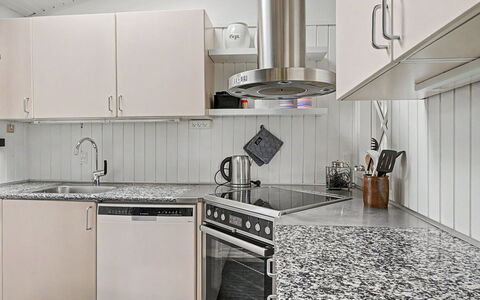 Annalina - 230M from the Sea: Keuken, Toestel Van De Keuken, Countertop, Major Appliance, Interieur Ontwerp, Flooring, Gootsteen, Loodgieterswerkinrichting, Kraan, Cabinetry