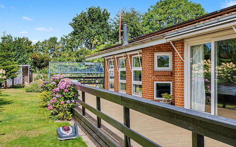 Annalina - 230M from the Sea: Struik, Huis, Tuin, Verblijf, Groundcover, Landgoed, Veranda, Werf, Boerderij, Landscaping