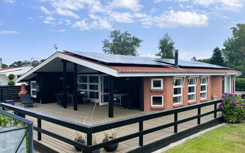 Annalina - 230M from the Sea: Dak, Huis, Deur, Verblijf, Siding, Veranda, Outdoor Structuur, Ontwerp, Werf, Schaduw