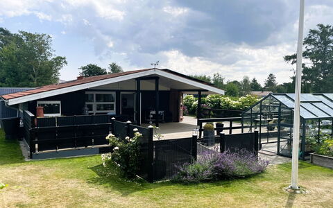 Annalina - 230M from the Sea: Dak, Schaduw, Verblijf, Werf, Gazon, Outdoor Structuur, Garden Gebouwen, Pergola, Veranda