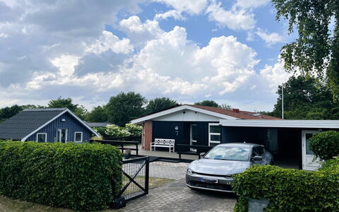 Annalina - 230M from the Sea: Huis, Woongebied, Huis, Dak, Verblijf, Oprit, Voorstad, Luxevoertuig, Landgoed, Parking