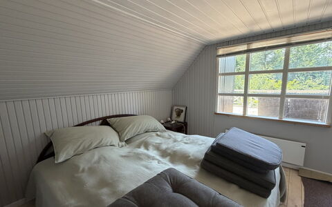 Lonneke - from the Sea: Hout, Slaapkamer, Laken, Plafond, Bedding, Interieur Ontwerp, Verdieping, Flooring, Bed, Linens