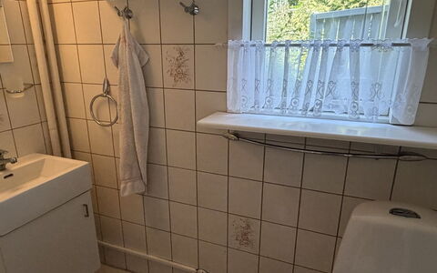 Lonneke - from the Sea: Flooring, Loodgieterswerkinrichting, Verdieping, Loodgieter, Badkamer, Wastafel In De Badkamer, Kamer, Wastafel, Kraan, Tegel