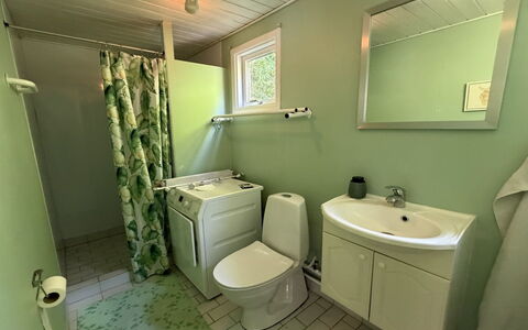 Lonneke - from the Sea: Loodgieterswerkinrichting, Verdieping, Flooring, Toilet, Interieur Ontwerp, Wc Bril, Badkamer, Loodgieter, Wastafel, Huis