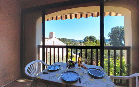 La Bressado: Balkon, Veranda, Baluster, Stoel, Beits, Keuken En Eettafel, Buitenmeubels, Villa, Hacienda, Buitentafel