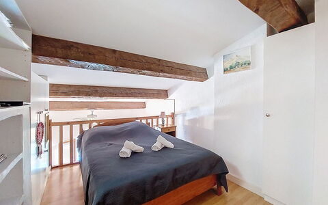 La Bressado: Meubilair, Bed, Interieur Ontwerp, Verdieping, Flooring, Slaapkamer, Muur, Hout, Plafond, Kamer