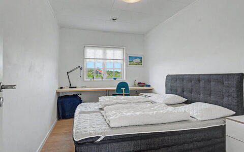 Ion - 1Km from the Sea: Slaapkamer, Bed, Meubilair, Verdieping, Flooring, Bedding, Bed Frame, Laken, Appartement, Kamer