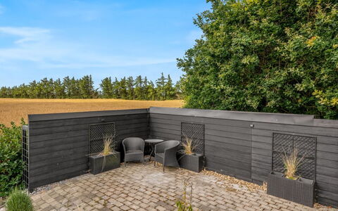Meindor - 450M to the Fjord: Tuin, Samengesteld Materiaal, Backyard, Landscaping, Siding, Plank, Werf, Hardwood, Schaduw