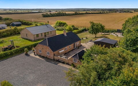 Meindor - 450M to the Fjord: Lucht, Gras, Gebouw, Huis, Huis, Dak, Verblijf, Plain, Landelijk Gebied