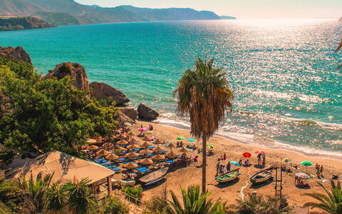 Elvix Nerja Center a: Zwemwater, Kust, Kust En Oceanic Landvormen, Zee, Strand, Zomer, Oceaan, Kust, Vakantie, Vrije Tijd