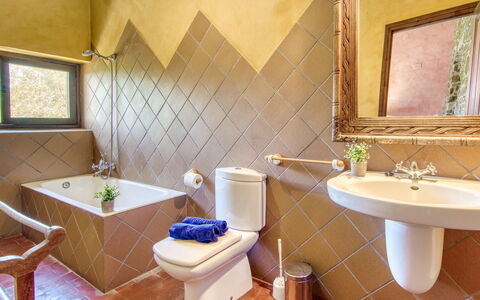 Mas Nualart: Interieur Ontwerp, Flooring, Verdieping, Loodgieterswerkinrichting, Muur, Badkamer, Meubilair, Verlichting, Loodgieter, Kraan