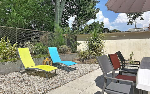 Claire Joie: Meubilair, Buitenmeubels, Stoel, Samengesteld Materiaal, Ligstoel, Schaduw, Tuin, Klapstoel, Backyard