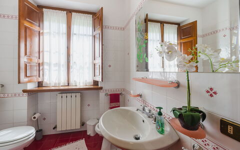 Casa Lulù: Interieur Ontwerp, Loodgieterswerkinrichting, Flooring, Wastafel In De Badkamer, Verdieping, Wastafel, Badkamer, Kraan, Kamer, Loodgieter