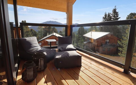 02 Nth050 18A Sup Chalet mit Sauna und Hot Tub 2 e: Hout, Hardwood, Veranda, Beits, Dek, Plank, Balkon, Schaduw, Stoel, Timmerhout