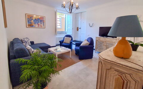 La Riva - Levanto: Meubilair, Interieur Ontwerp, Flooring, Verdieping, Bankstel, Hout, Woonkamer, Kamer, Plafond, Tafel