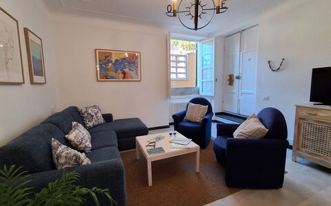 La Riva - Levanto: Meubilair, Interieur Ontwerp, Flooring, Bankstel, Verdieping, Muur, Hout, Woonkamer, Kamer, Plafond