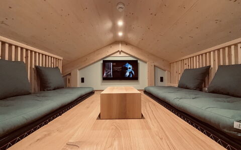 03 Nth032 Deluxe Chalet mit Sauna und Hot Tub: Hout, Interieur Ontwerp, Flooring, Verdieping, Meubilair, Plafond, Kamer, Houten Vloer, Hardwood, Woonkamer