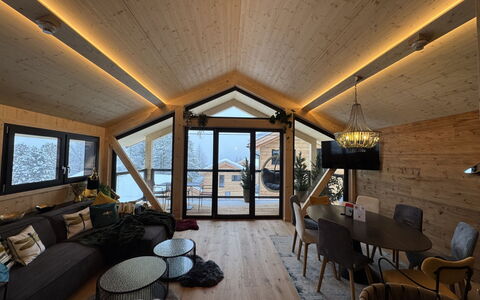 02 Nth056 18G Sup Chalet mit Sauna und Hot Tub 2 e: Huis, Struik, Huis, Woongebied, Landgoed, Verblijf, Hacienda, Werf, Schaduw, Gazon