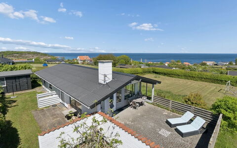 Anelia - 400M from the Sea: Huis, Struik, Huis, Woongebied, Landgoed, Verblijf, Hacienda, Werf, Schaduw, Gazon