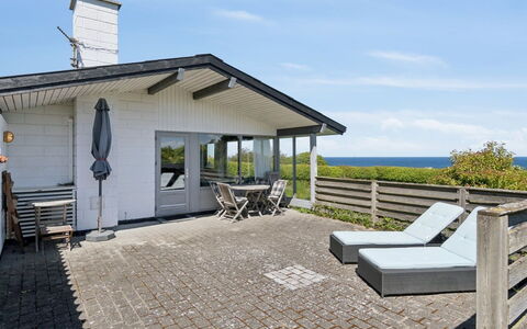 Anelia - 400M from the Sea: Huis, Struik, Huis, Woongebied, Landgoed, Verblijf, Hacienda, Werf, Schaduw, Gazon