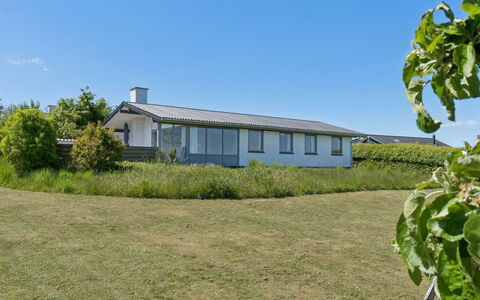 Anelia - 400M from the Sea: Huis, Struik, Huis, Woongebied, Landgoed, Verblijf, Hacienda, Werf, Schaduw, Gazon