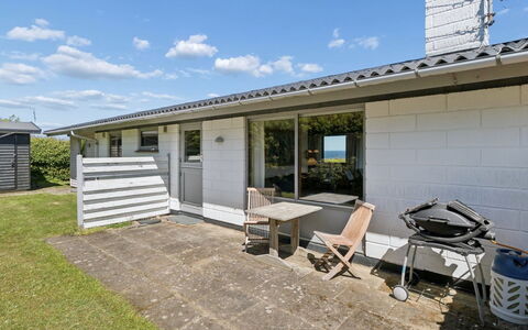 Anelia - 400M from the Sea: Huis, Struik, Huis, Woongebied, Landgoed, Verblijf, Hacienda, Werf, Schaduw, Gazon