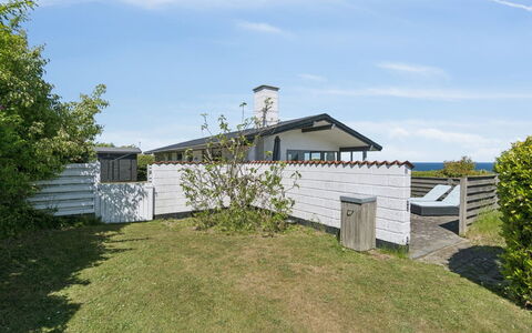 Anelia - 400M from the Sea: Huis, Struik, Huis, Woongebied, Landgoed, Verblijf, Hacienda, Werf, Schaduw, Gazon