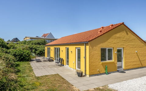 Lars - 350M from the Sea: Huis, Struik, Huis, Woongebied, Landgoed, Verblijf, Hacienda, Werf, Schaduw, Gazon