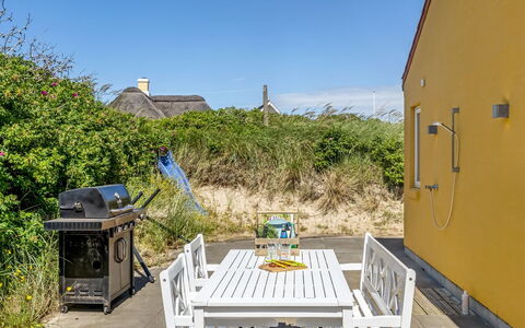 Lars - 350M from the Sea: Huis, Struik, Huis, Woongebied, Landgoed, Verblijf, Hacienda, Werf, Schaduw, Gazon