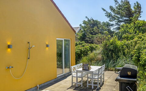 Lars - 350M from the Sea: Huis, Struik, Huis, Woongebied, Landgoed, Verblijf, Hacienda, Werf, Schaduw, Gazon