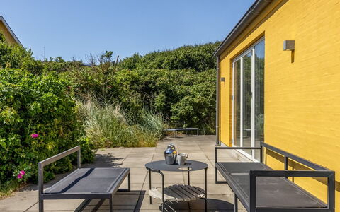 Lars - 350M from the Sea: Huis, Struik, Huis, Woongebied, Landgoed, Verblijf, Hacienda, Werf, Schaduw, Gazon