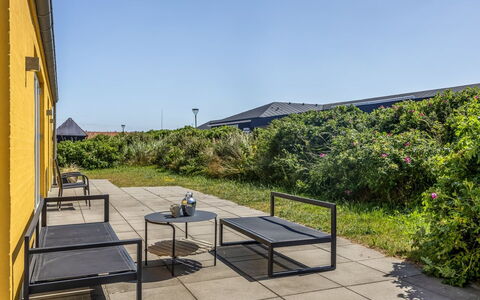 Lars - 350M from the Sea: Huis, Struik, Huis, Woongebied, Landgoed, Verblijf, Hacienda, Werf, Schaduw, Gazon