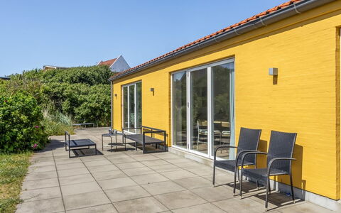 Lars - 350M from the Sea: Huis, Struik, Huis, Woongebied, Landgoed, Verblijf, Hacienda, Werf, Schaduw, Gazon