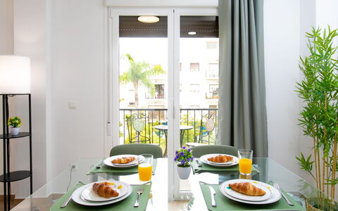 Elvix Nerja Center B: Huis, Struik, Huis, Woongebied, Landgoed, Verblijf, Hacienda, Werf, Schaduw, Gazon