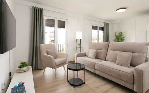 Elvix Nerja Center B: Huis, Struik, Huis, Woongebied, Landgoed, Verblijf, Hacienda, Werf, Schaduw, Gazon
