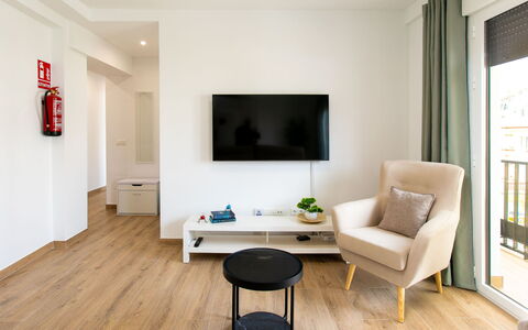 Elvix Nerja Center B: Huis, Struik, Huis, Woongebied, Landgoed, Verblijf, Hacienda, Werf, Schaduw, Gazon