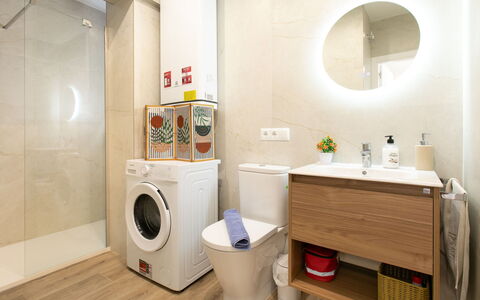 Elvix Nerja Center B: Huis, Struik, Huis, Woongebied, Landgoed, Verblijf, Hacienda, Werf, Schaduw, Gazon