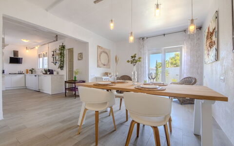 Villa Pipa: Huis, Struik, Huis, Woongebied, Landgoed, Verblijf, Hacienda, Werf, Schaduw, Gazon