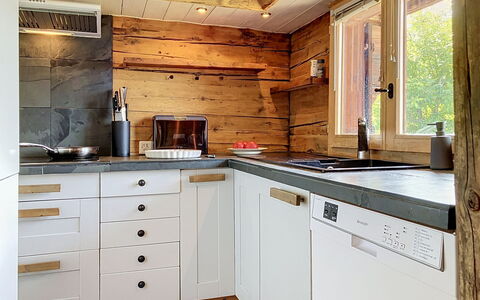 Chalet 1899: Keuken, Toestel Van De Keuken, Hout, Major Appliance, Countertop, Flooring, Cabinetry, Interieur Ontwerp, Huishoudapparatuur, Meubilair