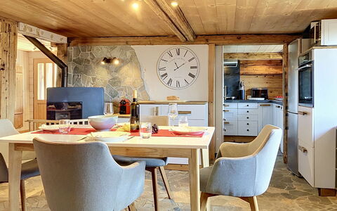 Chalet 1899: Meubilair, Interieur Ontwerp, Flooring, Stoel, Hout, Verdieping, Eetkamer, Tafel, Plafond, Lichte Inrichting