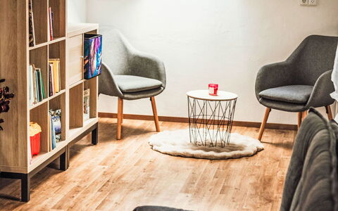 U Šenkýře Mikeše: Meubilair, Interieur Ontwerp, Flooring, Verdieping, Hout, Woonkamer, Houten Vloer, Kamer, Huis, Stoel