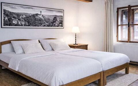 Máchova Roubenka: Bed, Meubilair, Slaapkamer, Bedding, Laken, Interieur Ontwerp, Hout, Verdieping, Flooring, Linens