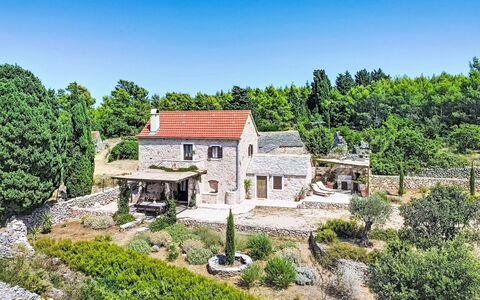 Bilušić: Zwembad, Balkon, Appartement, Toevlucht, Landgoed, Villa, Hotel, Hacienda, Badplaats, Binnenplaats