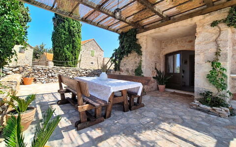 Bilušić: Zwembad, Balkon, Appartement, Toevlucht, Landgoed, Villa, Hotel, Hacienda, Badplaats, Binnenplaats