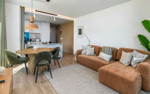 Azure Calheta: Zwembad, Balkon, Appartement, Toevlucht, Landgoed, Villa, Hotel, Hacienda, Badplaats, Binnenplaats